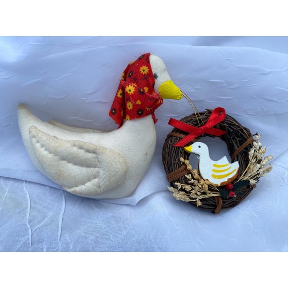 The Unbranded Brand Other - Vintage Country Goose Ornament Set Fabric Goose with Scarf & Grapevine Wreath